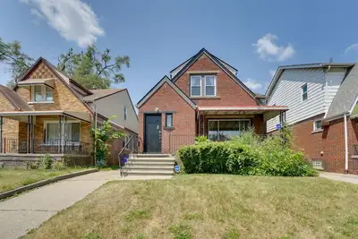 Image de Detroit Vacation Rental w/ Porch & Fenced Backyard