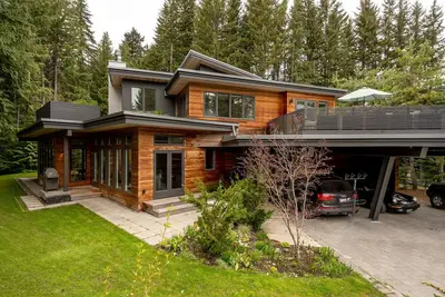 Image de Luxury 4-bedroom home. Winter long-term available! 5 minutes from the lifts!