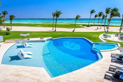 Image de Villa Tartaruga - Ocean-front villa with unique amenities and full service staff