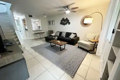 Image de Sunset Serenity Townhouse in Hollywood Lakes