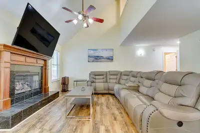 Image de Mary Esther Home with Private Pool & Fireplace!