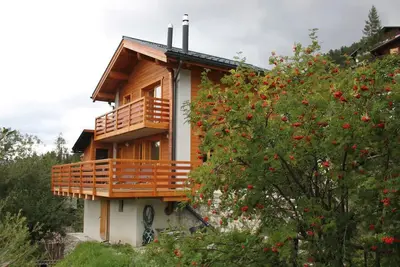 Image de Extérieur : chalet pour 4 personnes avec balcon, terrasse avec mobilier de jardin, une vue imprenabl