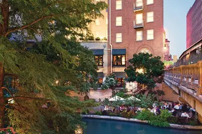 Image de 2 Bedroom Condo at San Antonio Riverside Suites! !