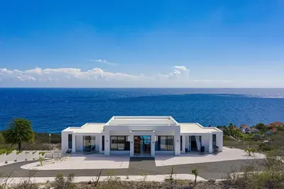 Image de Modern Luxury Villa w\/ Private Pool & Magnificent sea & Lake View - Coral Estate
