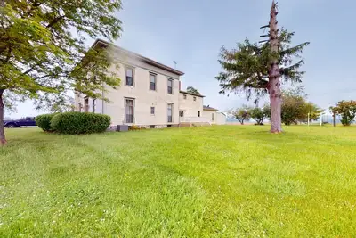 Image de Charming home with firepit, skiing nearby, full kitchen, central Ac, & W/D
