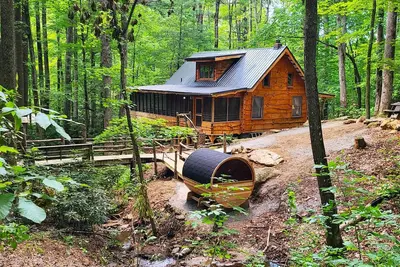 Image de Ma & Pa's cabin at Cabin Fever in Nc!