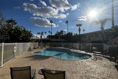 Image de Located in The Heart of Old Town Scottsdale w/ Seasonally Heated Pool! !