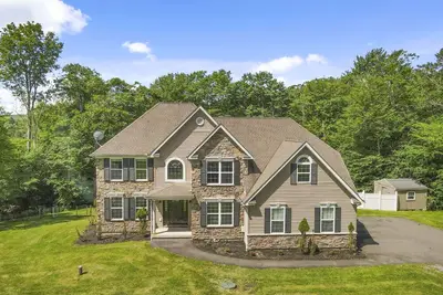 Image de Tranquil Bliss: Poconos Retreat at Fawn Ridge Estate