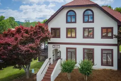 Image de Alpine Village Condo A | Your Bavarian-Style Retreat in the Heart of Helen