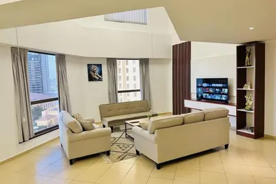 Image de 3 minutes walk to Jbr Beach. Luxury apartment