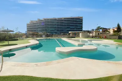 Image de Appartement de luxe avec vue sur la mer près de la plage