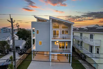 Image de Seadragon 1 | Pet Friendly & Across from Beach + Partial Views!