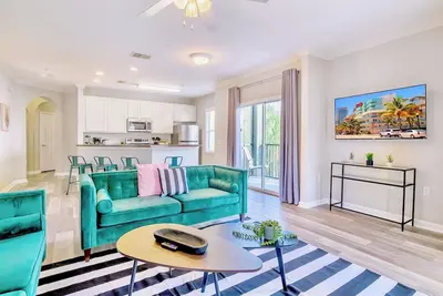 Image de Upstay Condo Near Disney w Pool, Hot Tub & Sauna