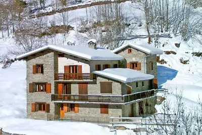 Image de Chalet, wifi, vue montagne, sauna, terrasse, balcon, cheminée ou poêle à bois, parking, télévision
