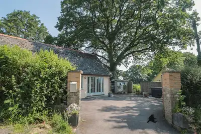 Nuthatch, pet friendly, with hot tub in Honiton