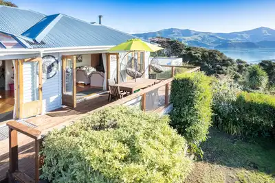 Image de Harbour Views - Akaroa Holiday Home