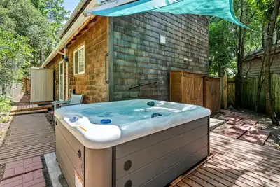 Image de Sea Shell-Hot tub, dogs Ok, Gas Fireplace, Outdoor firetable, Gas Bbq, fenced