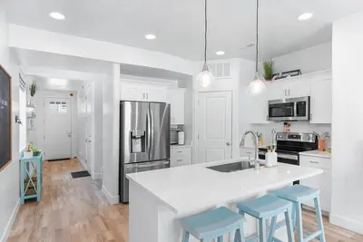 Image de Brand New! Bear Lake Townhouse close to beach with boat parking, workspace