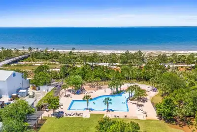 Image de Pet-Friendly House in Windmark Beach - Resort Pools, Beach Access, & More! Sleeps 10!