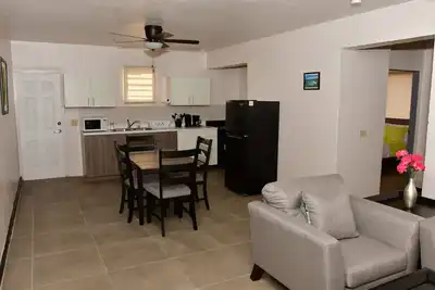 Image de Extra large apartment for family and friends 5 min from the beach airport.