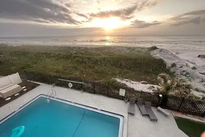 Image de Beach Front Balcony\nLuxury Condo Directly on the Ocean