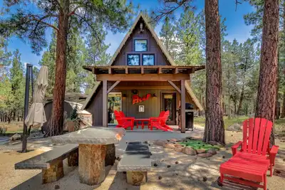 Image de A-Frame Cabin on 4. 5 Acres - Hot Tub, Dog Friendly!