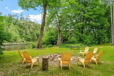 Image de Perfect Adk Retreat! Private, On River & Near Lake! Game Room, Hot Tub, Pets Ok