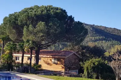 Image de Sous le grand pin : piscine et spa (Gîtes Eden en Cévennes) à Anduze