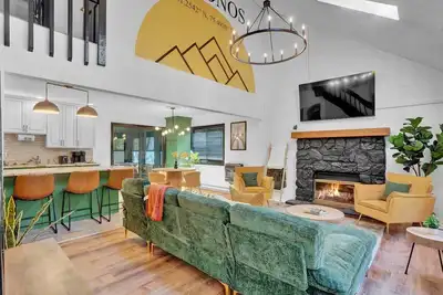 Image de Spring Stay: Game Room, Bbq, Pool Access, & More. 1 mi from Lake