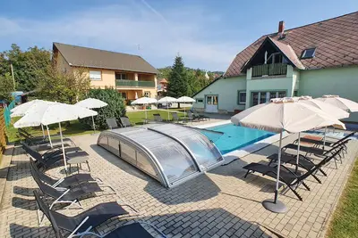 Image de Spacious apartment with covered pool, not far from the beach, pet friendly