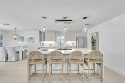Image de Stunning Coastal Modern 3 Bed Pool Home Minutes To The Beach And Atlantic Ave.