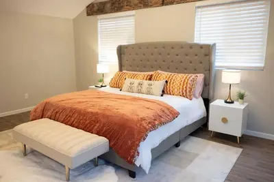 Image de Updated Beautiful 4 bedroom home.