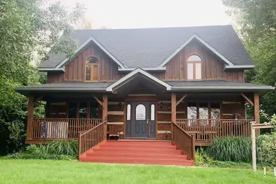 Image de Entire Chalet in Prime Location - close to hiking, beaches, golf, trails & more!