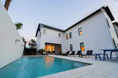 Image de Theater Haven: 9br Luxury Retreat + Private Pool