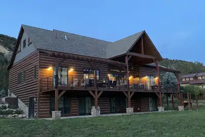 Image de Fabulous newly built home with wonderful views down valley near Basalt 9 miles.