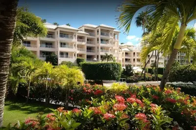 Image de King Studio Suite at Elysian Beach Resort in St. Thomas!