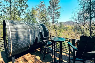 Image de Amazing Luxe Treehouse! Sauna! Kid's utopia! Adults paradise! Books up Quickly!