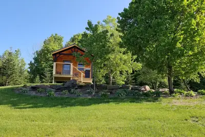 Image de Peacefully located back off the road, with scenic views.