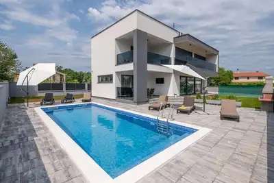 Image de Superbe maison à Labin avec WiFi