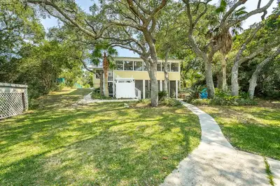 Image de Bandit's Cove 2br\/2ba bayfront home- Spring Special