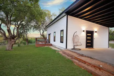 Image de Serene Hill Country Casita ~ Scenic View ~ Patio