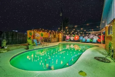 Image de Tiki Bar Pool 4BRs Casa Delight Pasadena