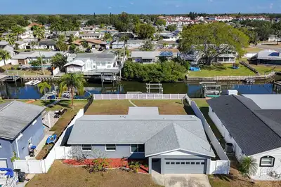 Image de Blue Water-Front House in Tampa