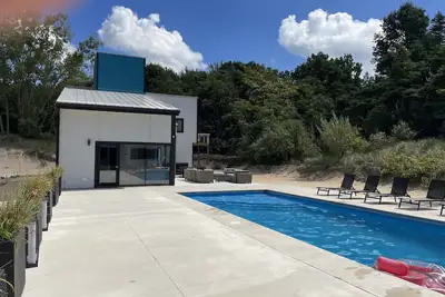 Image de 90 minutes from Chicago, come enjoy After Dune Delight