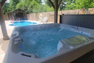 Image de Niagara falls Luxury Villa- Hottub, Pool, Water View, breakfast