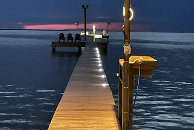 Image de Incredible Sunsets and Big Fish Await on Copano Bay! ! Big Deck and Bigger Pier!