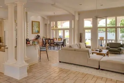 Image de Beautiful Balboa Lake Home with Stunning View