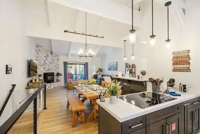 Image de Stocked Family Haven near Diamond Peak, Northstar (Ac & Beach passes! )