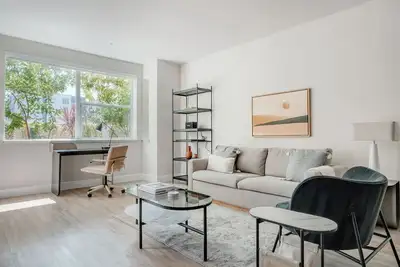 Image de Superb Redwood City 2br w/ Parking, Pool & Spa, nr Coffee, by Blueground