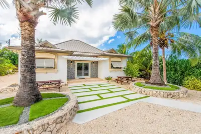 Image de The Mastic Sunnhill Luxe Cottage on North Side